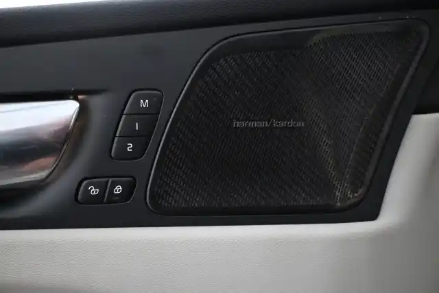 Sininen Maastoauto, Volvo XC60 – VAR-90062