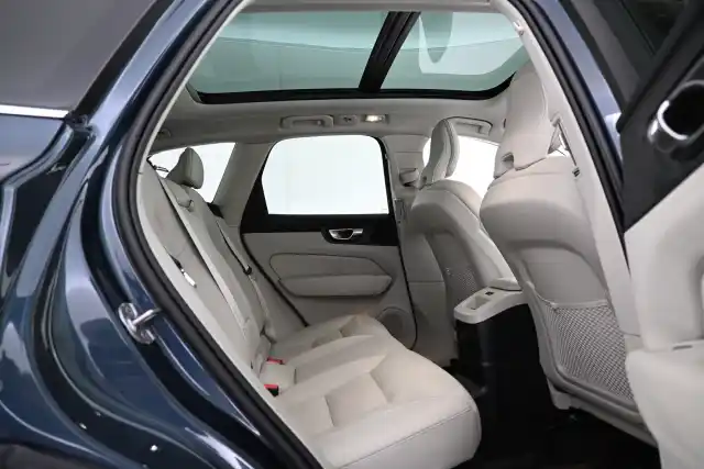 Sininen Maastoauto, Volvo XC60 – VAR-90062