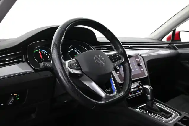 Punainen Farmari, Volkswagen Passat – VAR-90323