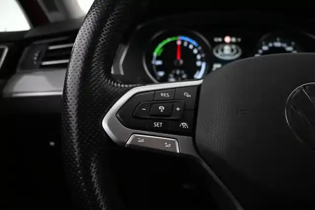 Punainen Farmari, Volkswagen Passat – VAR-90323