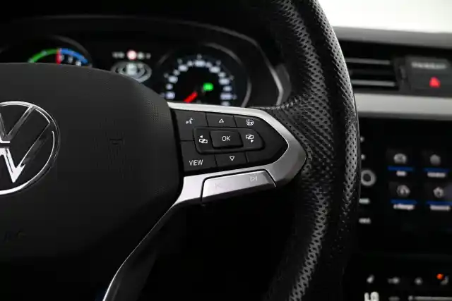 Punainen Farmari, Volkswagen Passat – VAR-90323