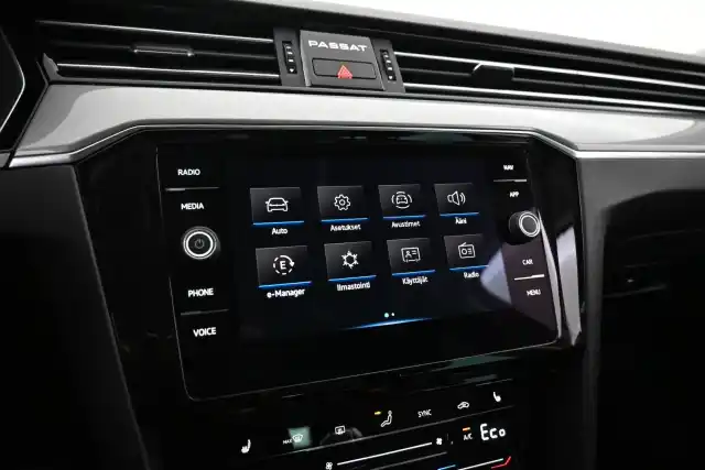 Punainen Farmari, Volkswagen Passat – VAR-90323