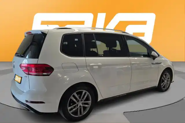 Valkoinen Tila-auto, Volkswagen Touran – VAR-90423