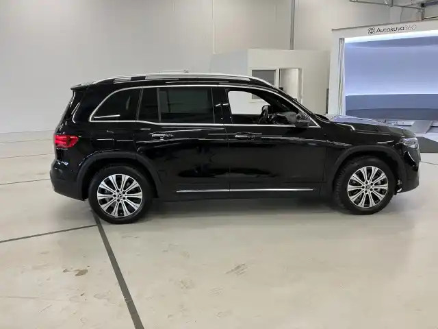 Musta Maastoauto, Mercedes-Benz EQB – VAR-90803