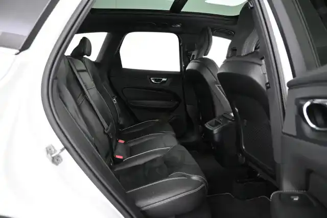 Valkoinen Maastoauto, Volvo XC60 – VAR-90820