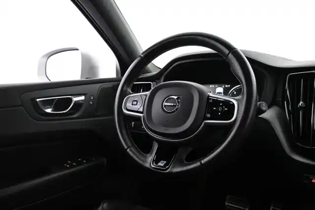 Valkoinen Maastoauto, Volvo XC60 – VAR-90820