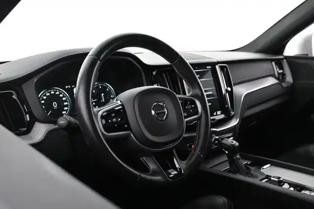 Valkoinen Maastoauto, Volvo XC60 – VAR-90820