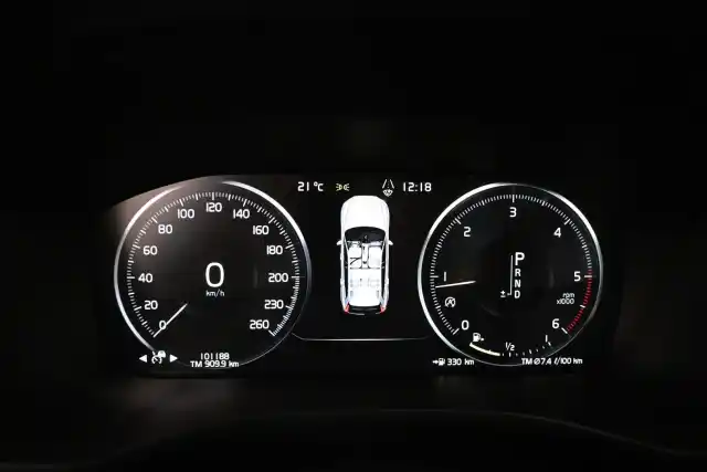 Valkoinen Maastoauto, Volvo XC60 – VAR-90820