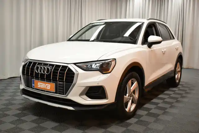 Valkoinen Maastoauto, Audi Q3 – VAR-90900