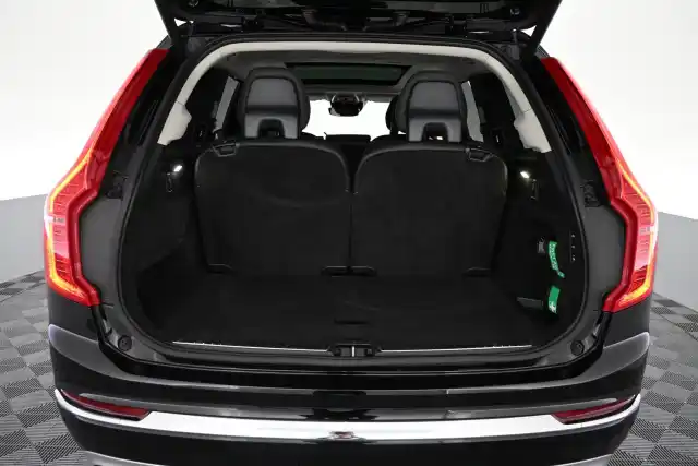 Musta Maastoauto, Volvo XC90 – VAR-91056