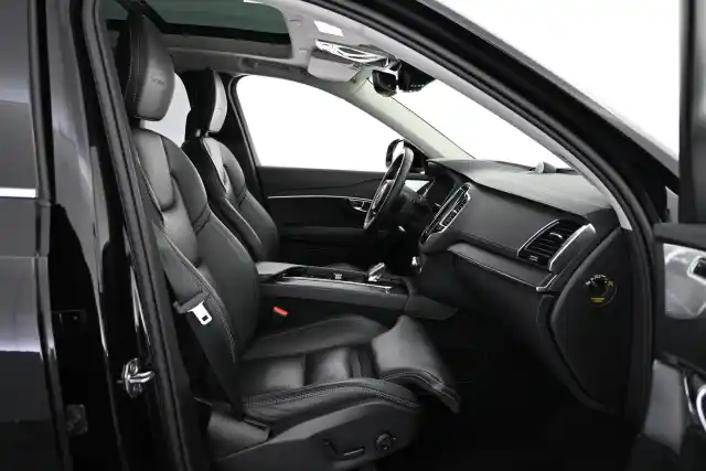 Musta Maastoauto, Volvo XC90 – VAR-91056