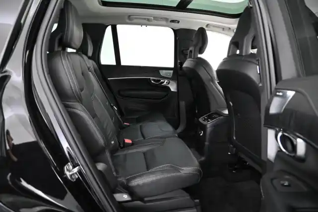 Musta Maastoauto, Volvo XC90 – VAR-91056