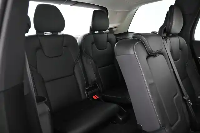 Musta Maastoauto, Volvo XC90 – VAR-91056