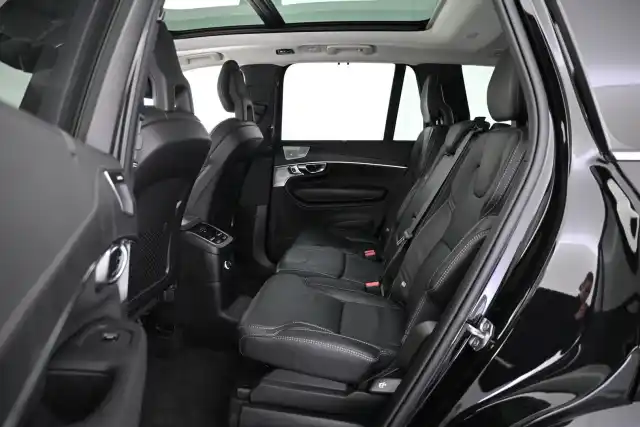 Musta Maastoauto, Volvo XC90 – VAR-91056