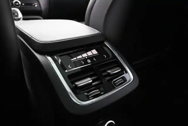 Musta Maastoauto, Volvo XC90 – VAR-91056