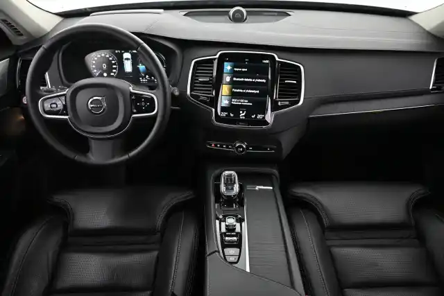Musta Maastoauto, Volvo XC90 – VAR-91056
