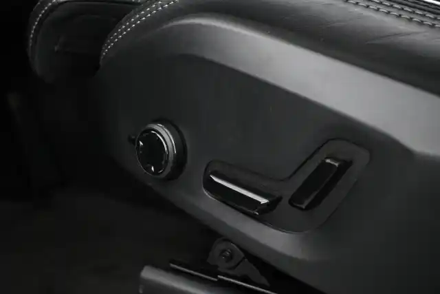 Musta Maastoauto, Volvo XC90 – VAR-91056