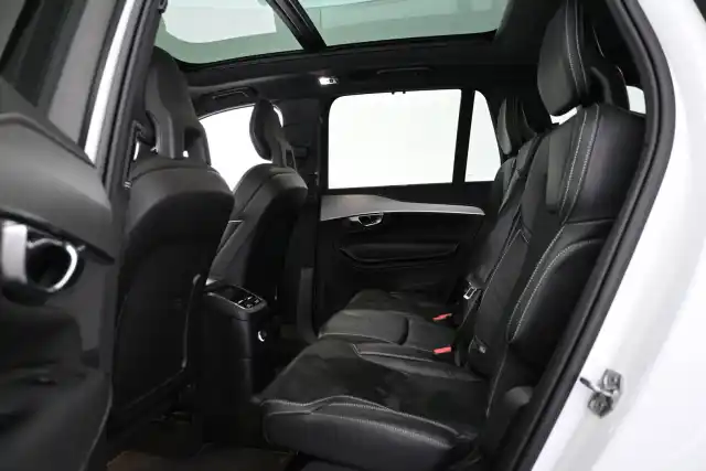 Valkoinen Maastoauto, Volvo XC90 – VAR-91399