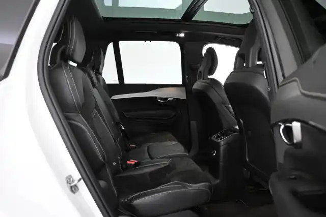 Valkoinen Maastoauto, Volvo XC90 – VAR-91399