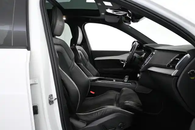 Valkoinen Maastoauto, Volvo XC90 – VAR-91399