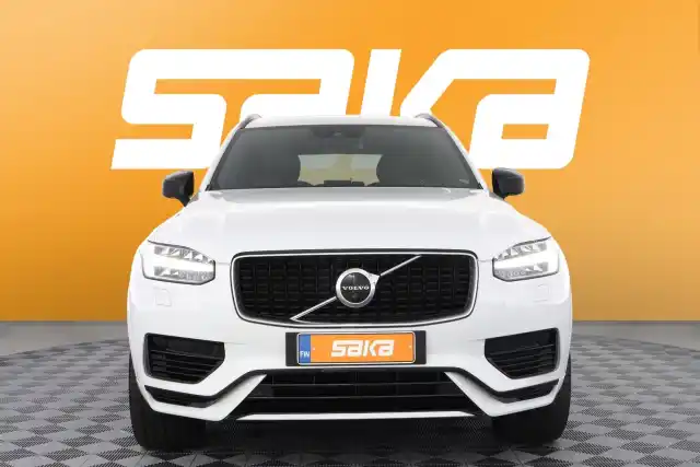 Valkoinen Maastoauto, Volvo XC90 – VAR-91399