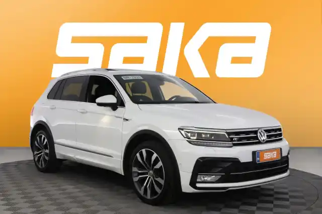 Valkoinen Maastoauto, Volkswagen Tiguan – VAR-915267