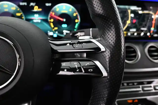 Punainen Farmari, Mercedes-Benz E – VAR-91710