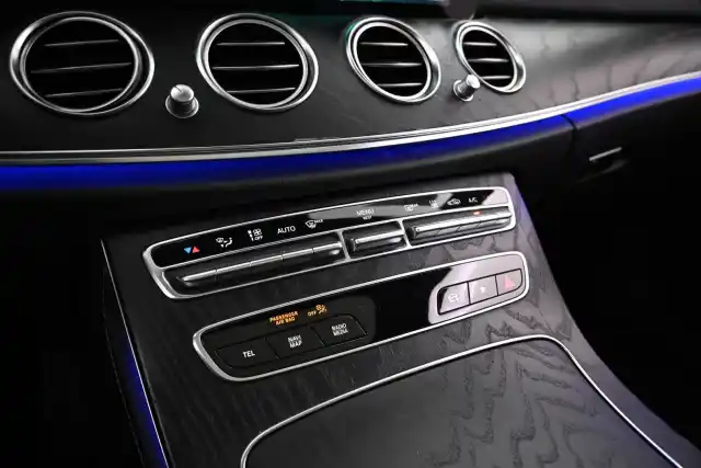 Punainen Farmari, Mercedes-Benz E – VAR-91710
