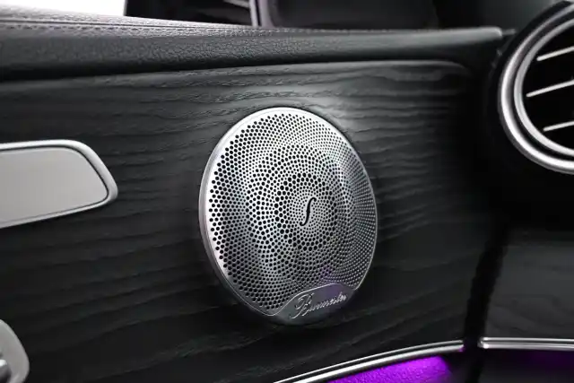 Punainen Farmari, Mercedes-Benz E – VAR-91710