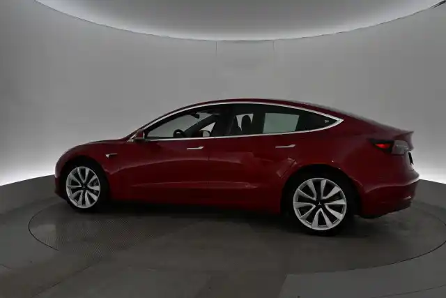 Punainen Sedan, Tesla Model 3 – VAR-92067