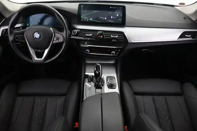 Musta Farmari, BMW 530 – VAR-92132