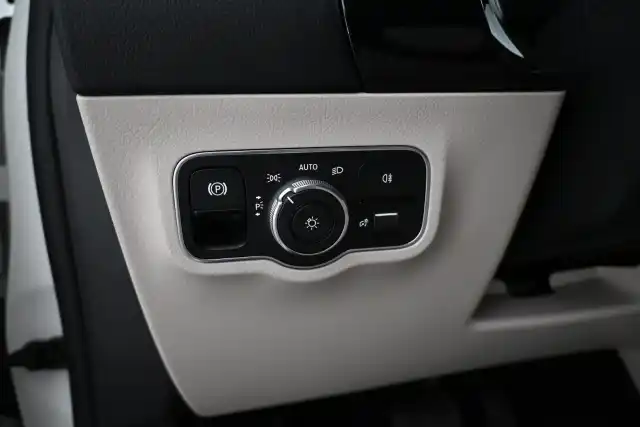 valkoinen Maastoauto, Mercedes-Benz GLA – VAR-92238