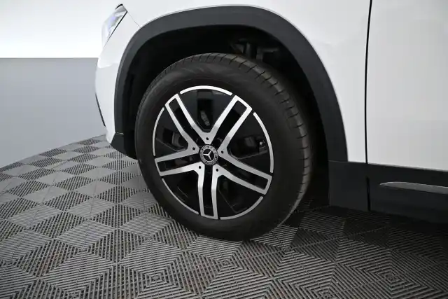 valkoinen Maastoauto, Mercedes-Benz GLA – VAR-92238