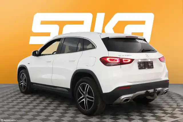 valkoinen Maastoauto, Mercedes-Benz GLA – VAR-92238