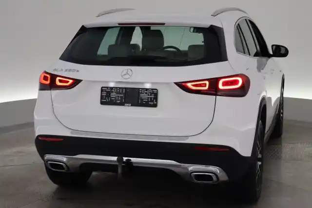 valkoinen Maastoauto, Mercedes-Benz GLA – VAR-92238