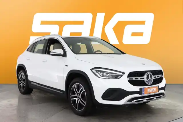 valkoinen Maastoauto, Mercedes-Benz GLA – VAR-92238