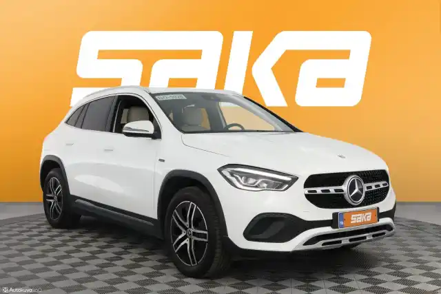 valkoinen Maastoauto, Mercedes-Benz GLA – VAR-92238