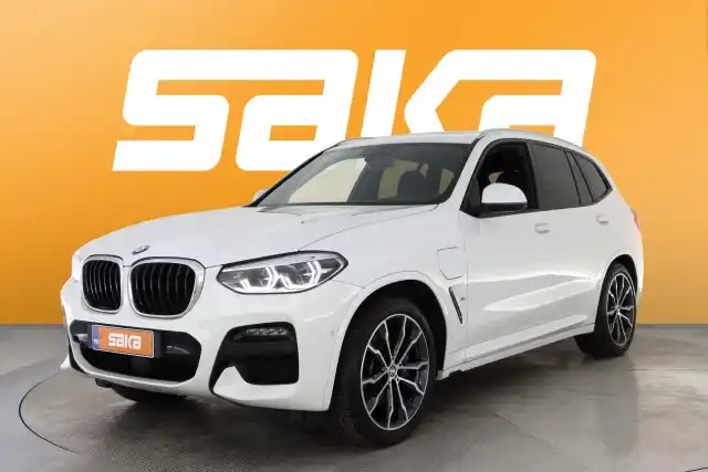 Valkoinen Maastoauto, BMW X3 – VAR-92331