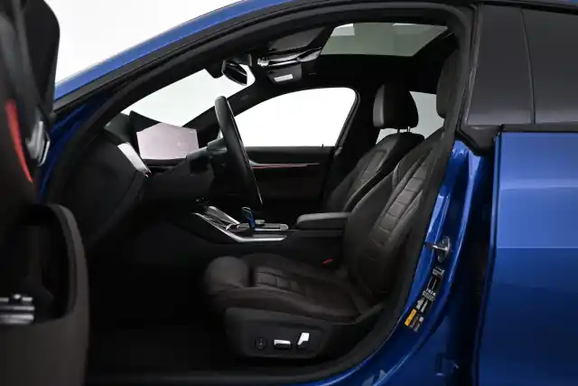 Sininen Coupe, BMW i4 – VAR-92457