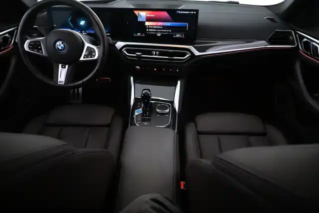 Sininen Coupe, BMW i4 – VAR-92457
