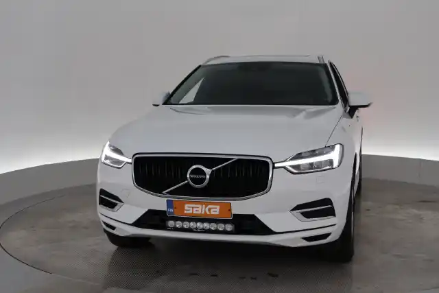 Valkoinen Maastoauto, Volvo XC60 – VAR-92459