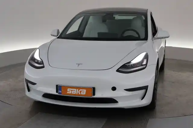 Valkoinen Sedan, Tesla Model 3 – VAR-93013