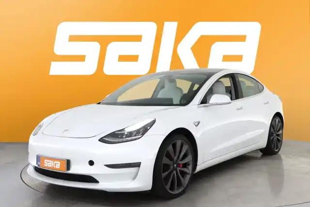 Valkoinen Sedan, Tesla Model 3 – VAR-93013