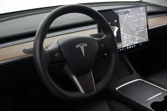 Valkoinen Viistoperä, Tesla Model 3 – VAR-93165