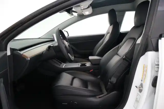 Valkoinen Viistoperä, Tesla Model 3 – VAR-93165