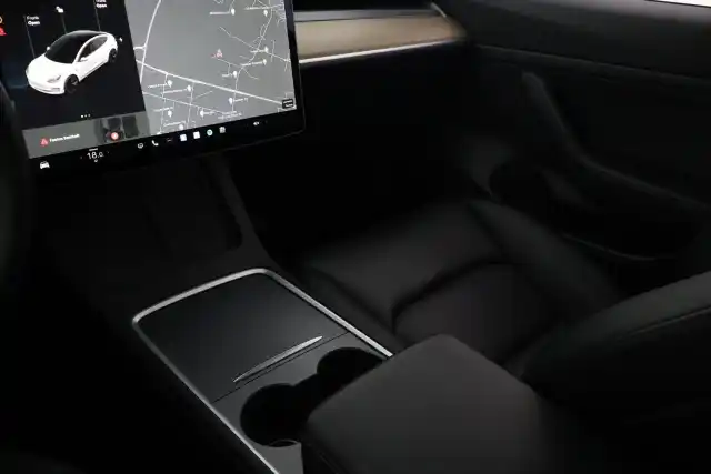 Valkoinen Viistoperä, Tesla Model 3 – VAR-93165