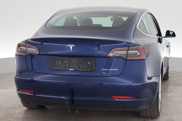 Sininen Sedan, Tesla Model 3 – VAR-93376