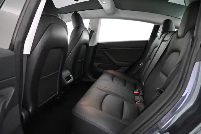 Harmaa Sedan, Tesla Model 3 – VAR-93660
