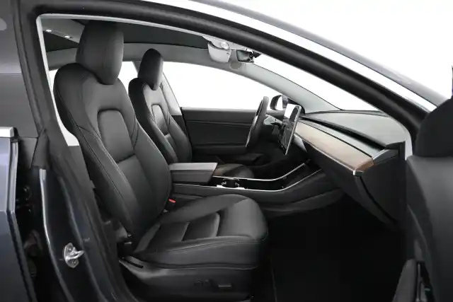 Harmaa Sedan, Tesla Model 3 – VAR-93660