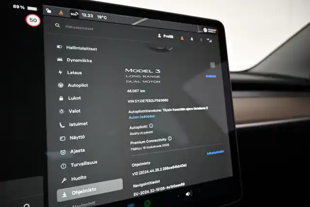 Harmaa Sedan, Tesla Model 3 – VAR-93660